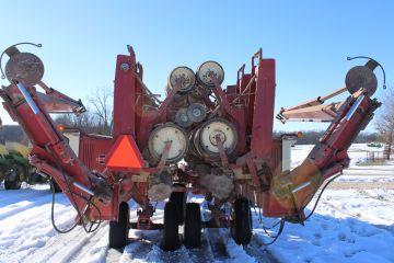 International 800 Cyclone Planter