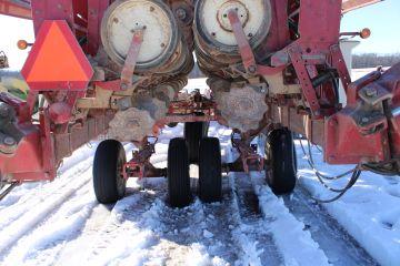 International 800 Cyclone Planter