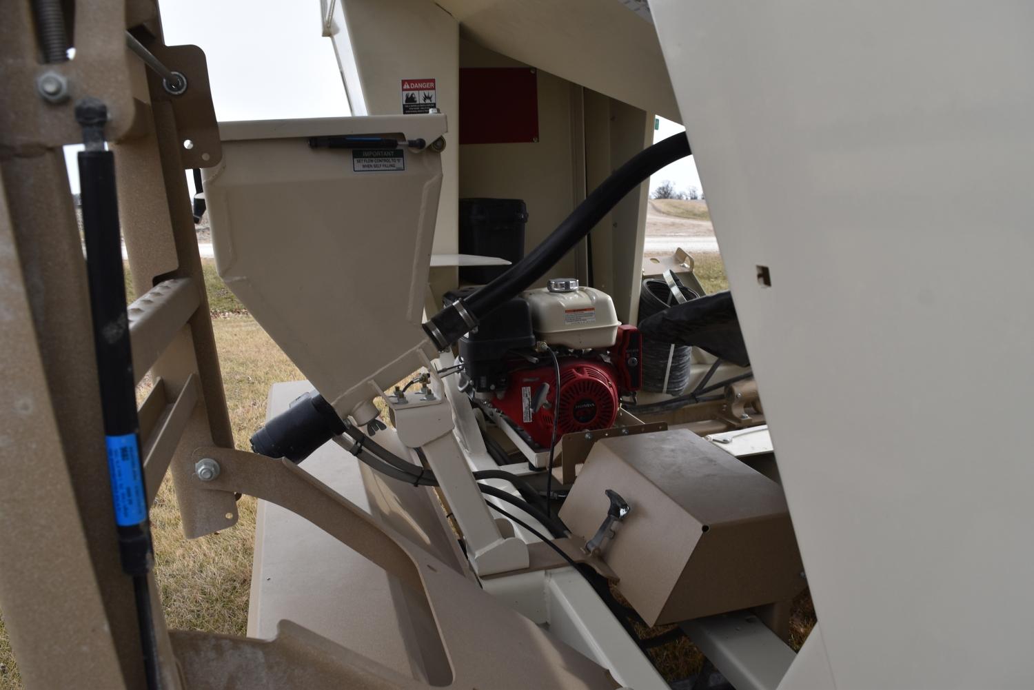 Unverferth UM 3755 Seed Tender