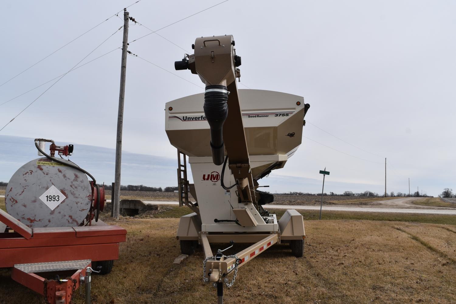 Unverferth UM 3755 Seed Tender