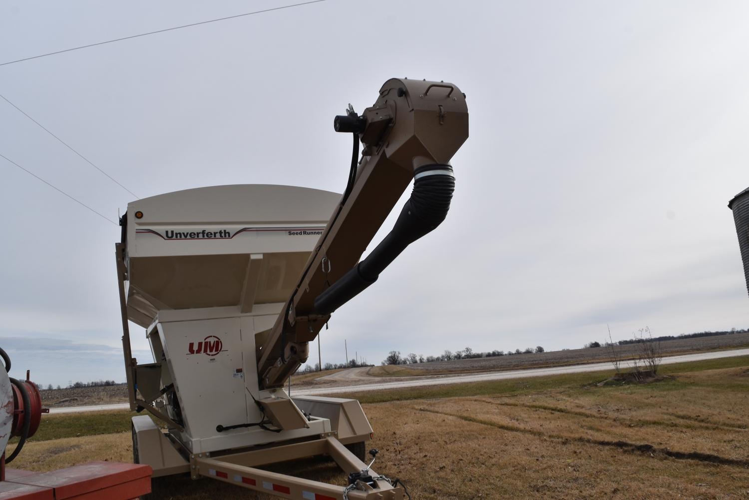 Unverferth UM 3755 Seed Tender