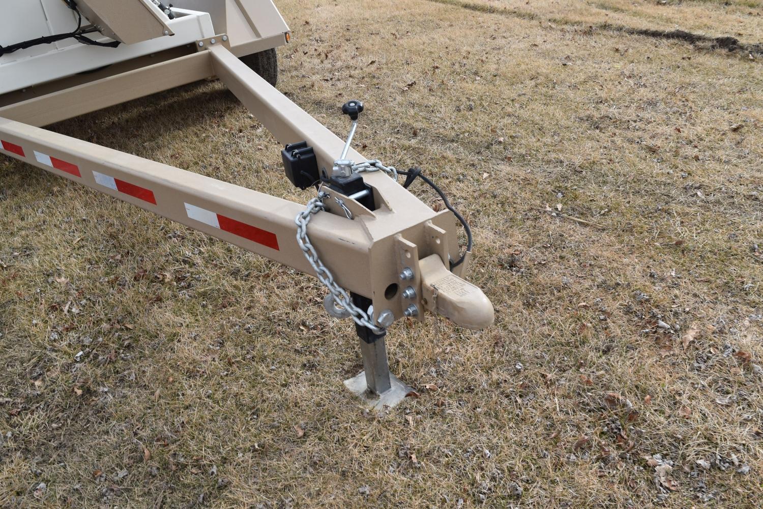 Unverferth UM 3755 Seed Tender