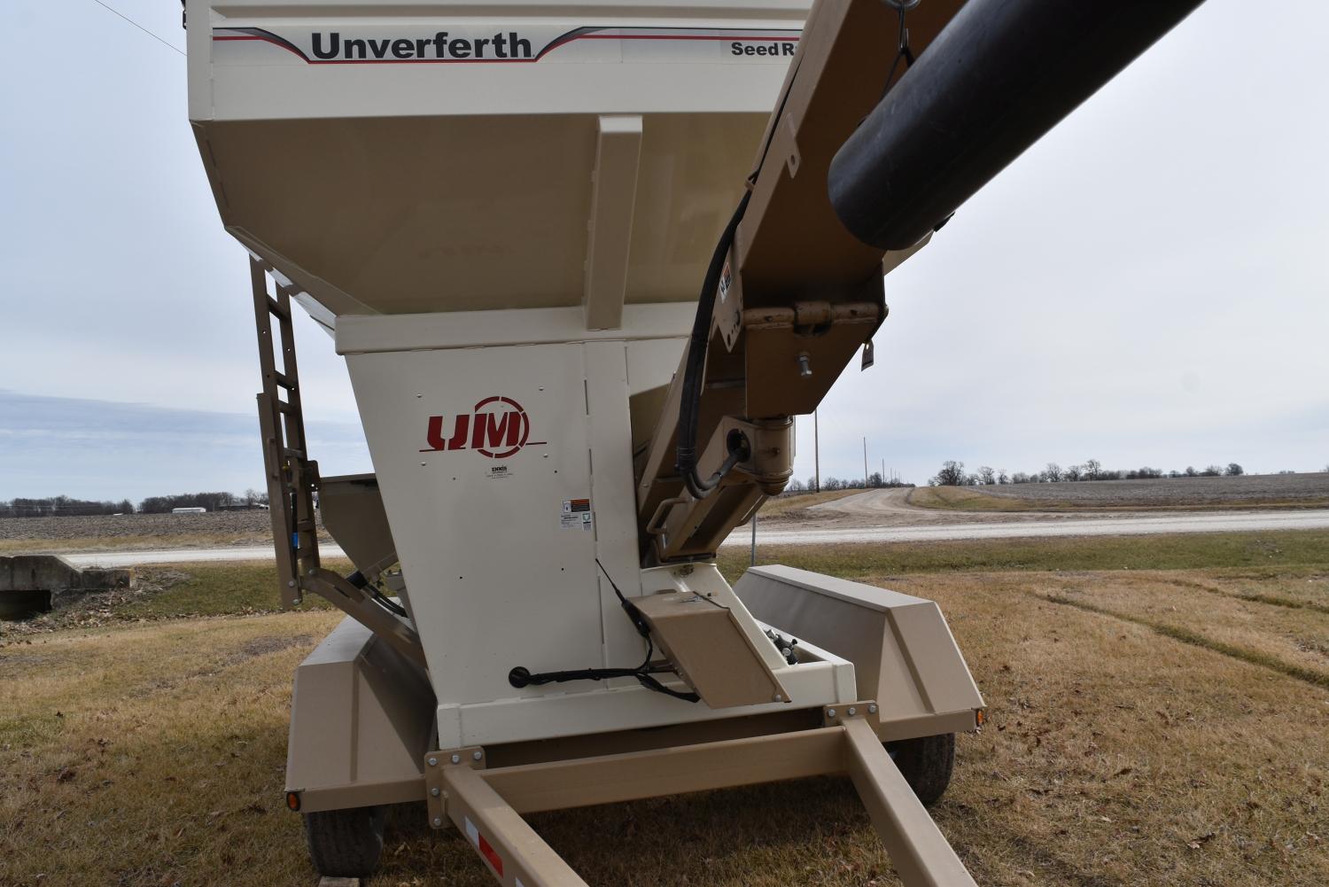 Unverferth UM 3755 Seed Tender