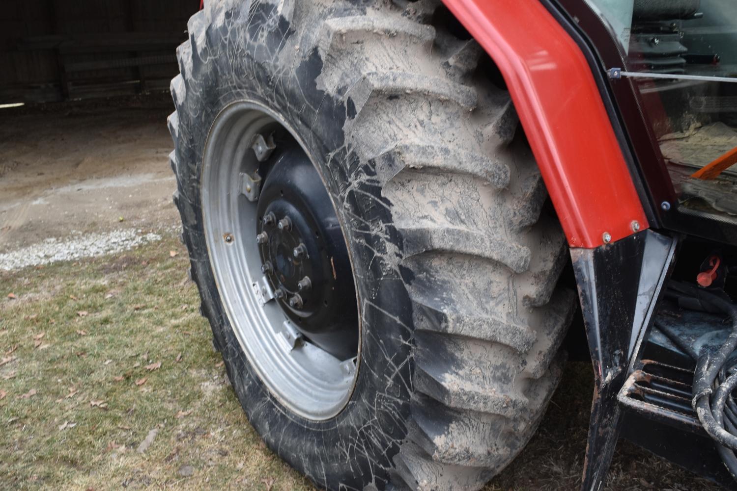 Case IH 5230 Tractor, 1994