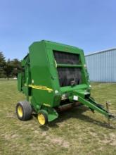 John Deere 567 Baler