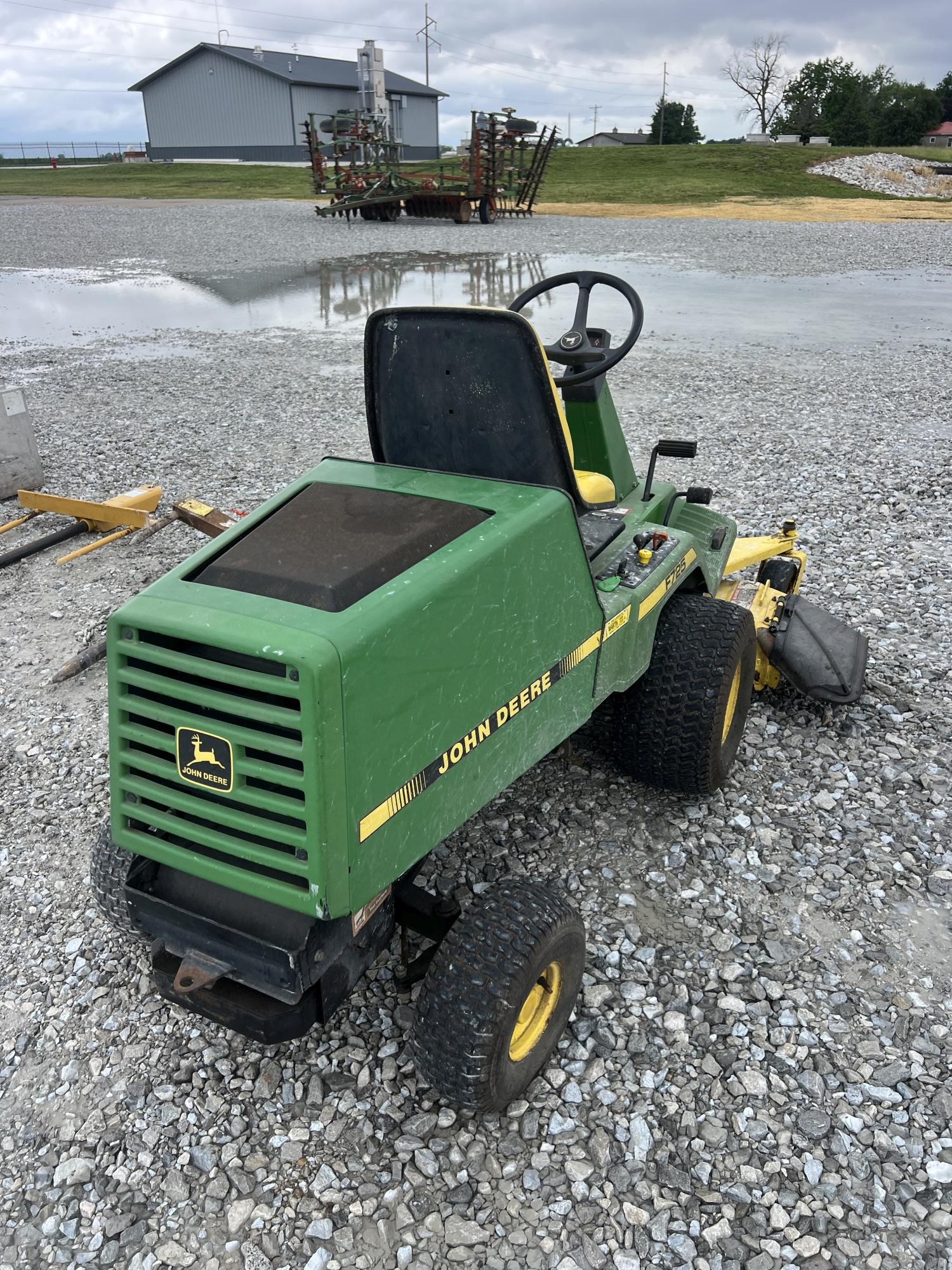 John Deere F725 Mower