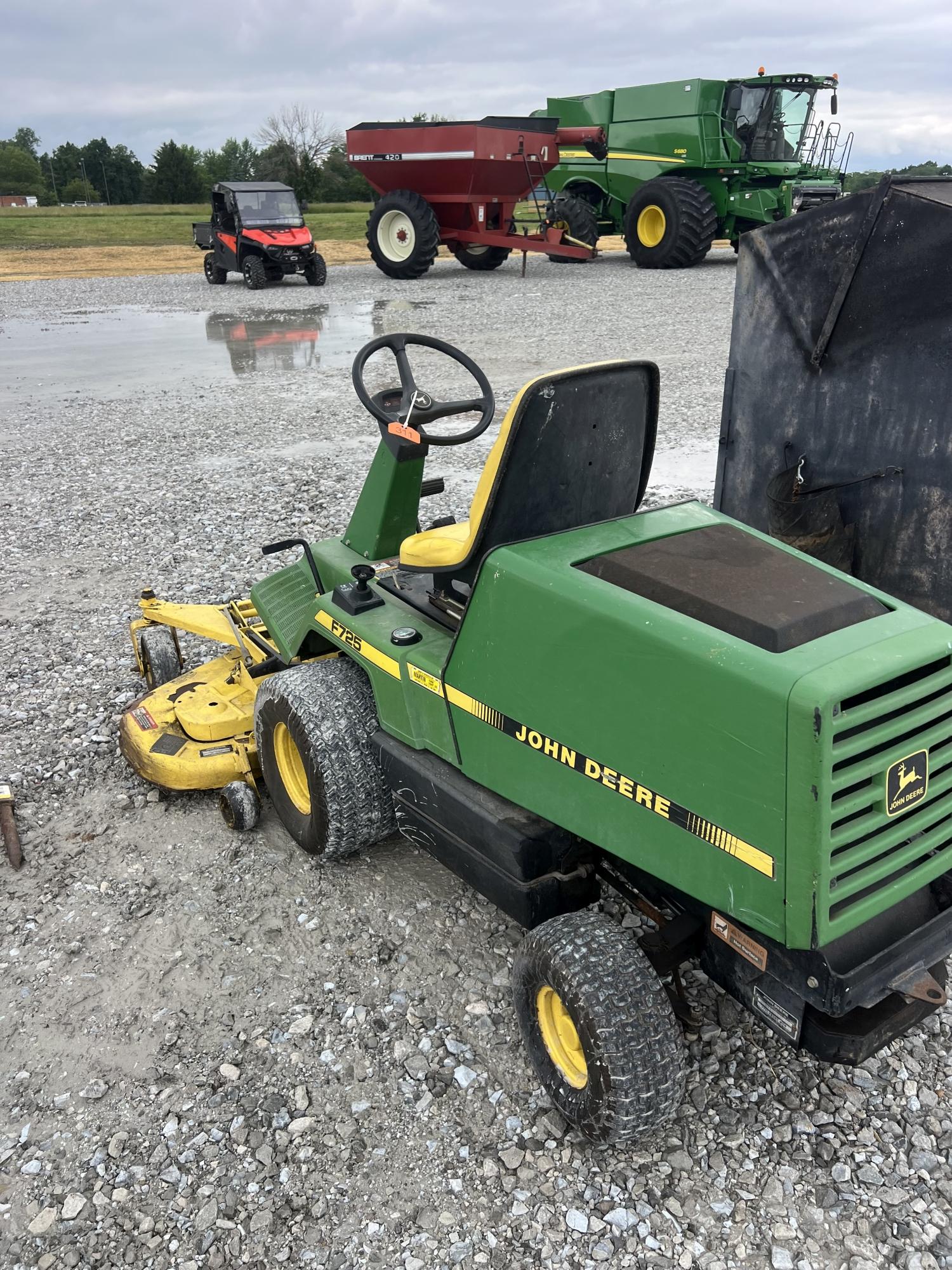 John Deere F725 Mower