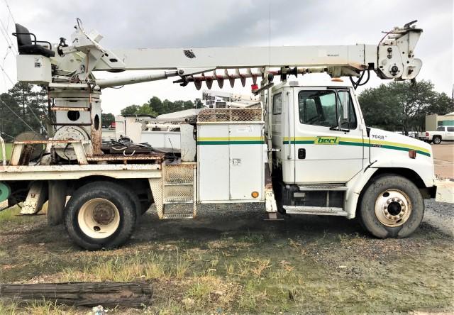 1999 Freightliner Fl70 single axle derrick digger