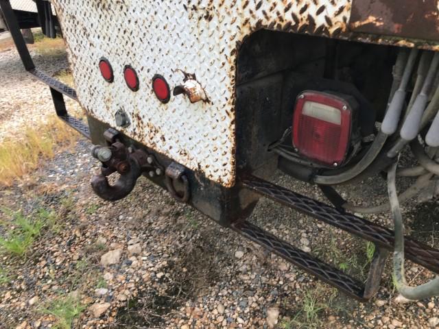 1999 Freightliner Fl70 single axle derrick digger