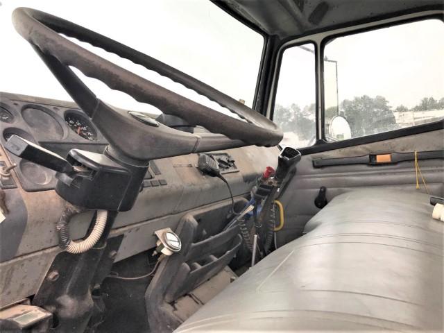 1999 Freightliner Fl70 single axle derrick digger
