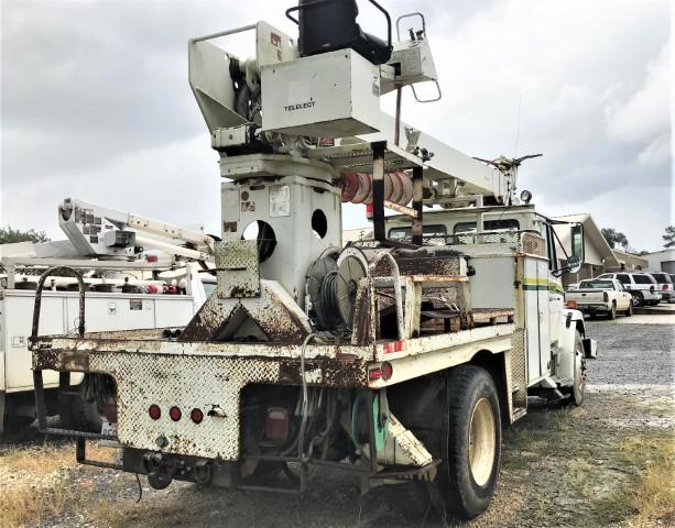 1999 Freightliner Fl70 single axle derrick digger