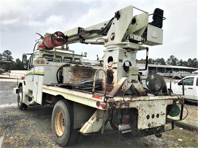 1999 Freightliner Fl70 single axle derrick digger