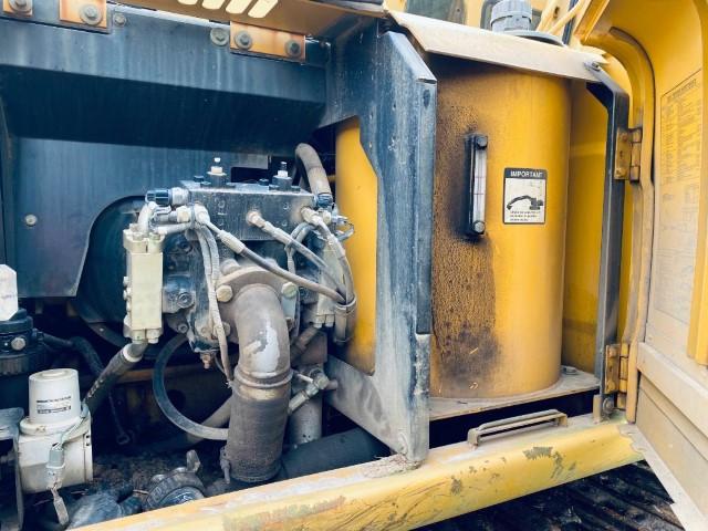 2001 Deere 160LC excavator