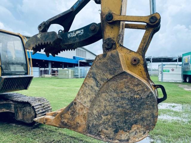 2001 Deere 160LC excavator