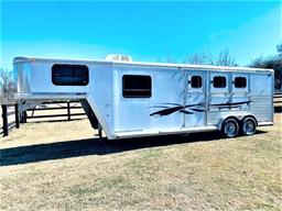 2005 Cimmaron 3 horse slant load trailer