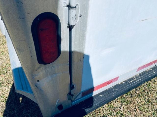 2005 Cimmaron 3 horse slant load trailer