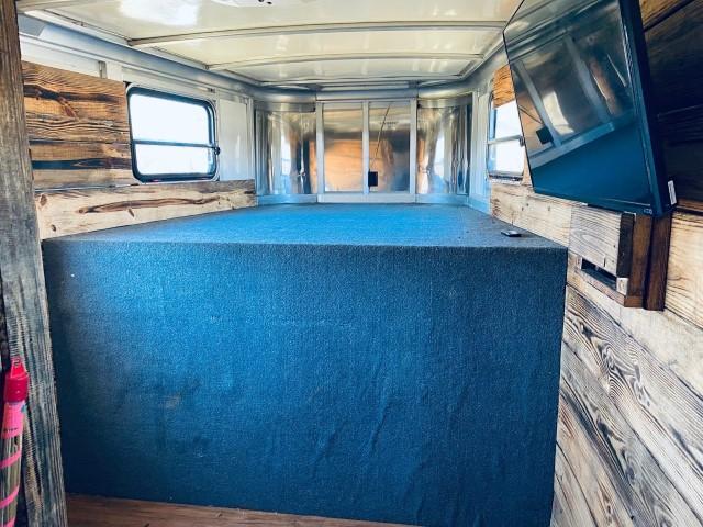 2005 Cimmaron 3 horse slant load trailer