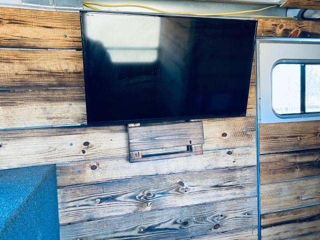 2005 Cimmaron 3 horse slant load trailer
