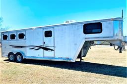 2005 Cimmaron 3 horse slant load trailer