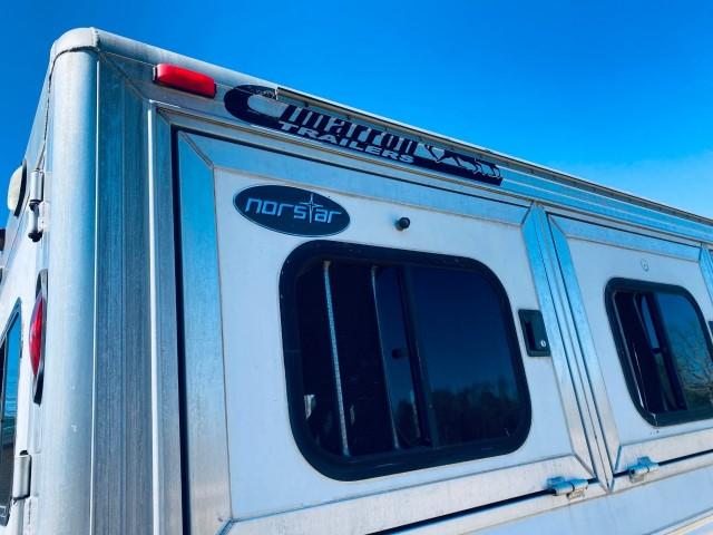 2005 Cimmaron 3 horse slant load trailer