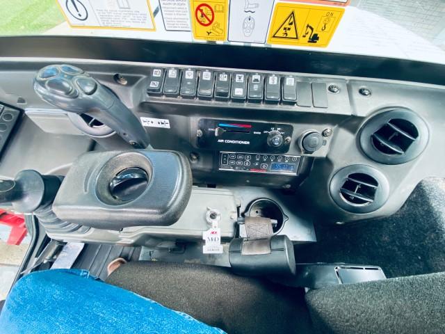 2018 Takeuchi TB260 excavator
