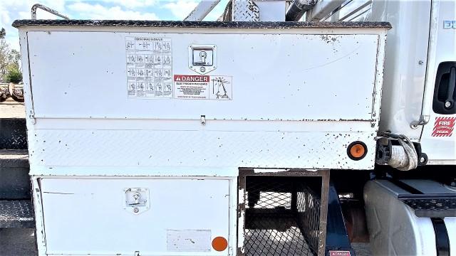 2012 International Durastar 4300 SBA, derrick