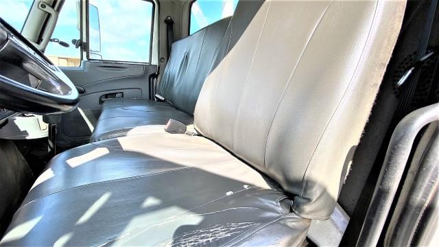 2012 International Durastar 4300 SBA, derrick