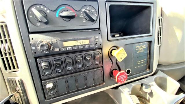 2012 International Durastar 4300 SBA, derrick