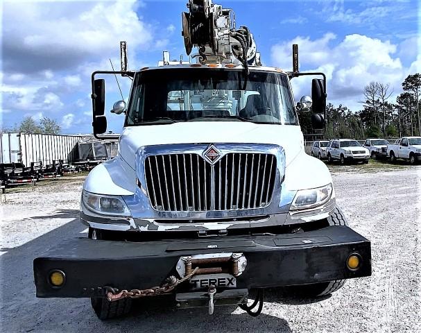2012 International Durastar 4300 SBA, derrick
