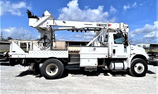 2012 International Durastar 4300 SBA, derrick
