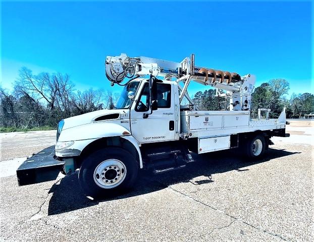 2012 International Durastar 4300 SBA, derrick