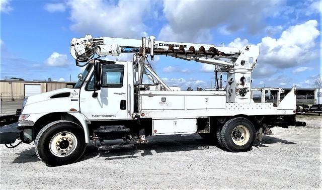 2012 International Durastar 4300 SBA, derrick