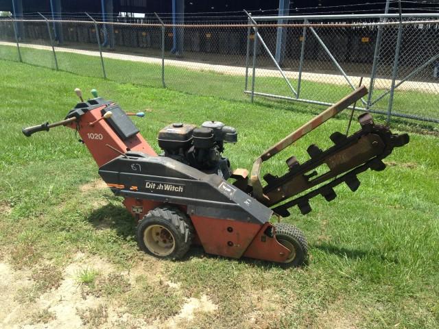 DITCHWITCH 1020 TRENCHER