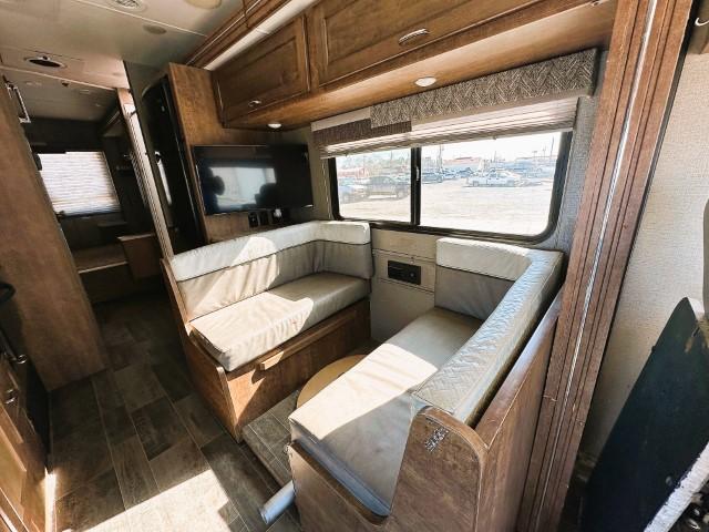 2018 Winnebago Intent 26’ motorhome