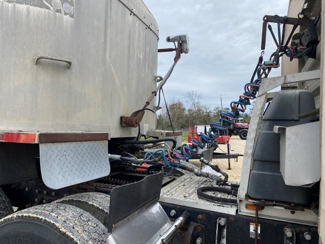 1998 Peterbilt 379  tandem axle truck