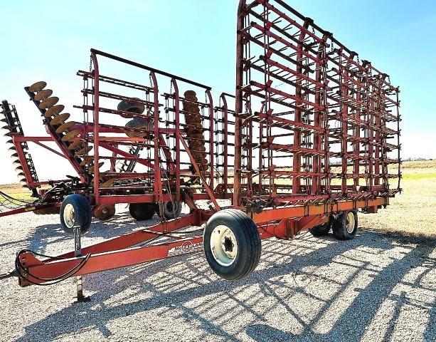 McFarlane model HD1046-16 spike harrow