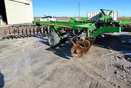John Deere model 2620 disc harrow