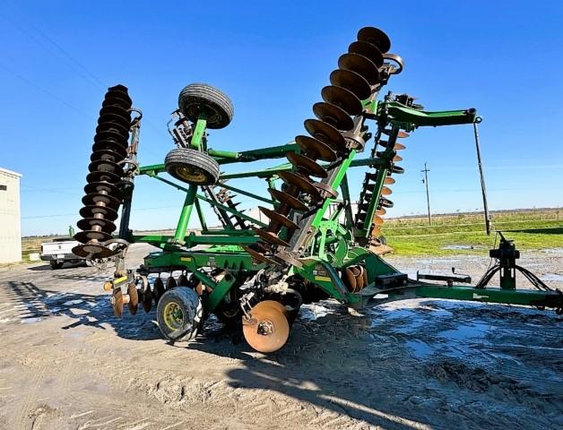 John Deere model 2620 disc harrow