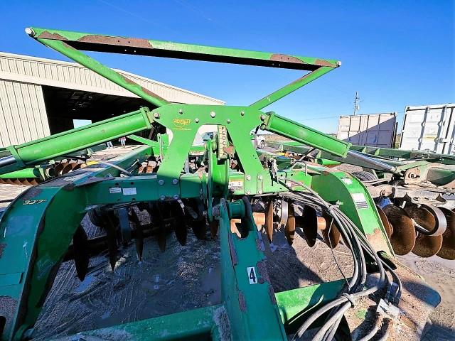 John Deere model 2620 disc harrow