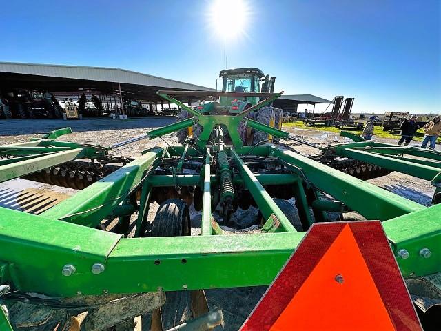 John Deere model 2620 disc harrow
