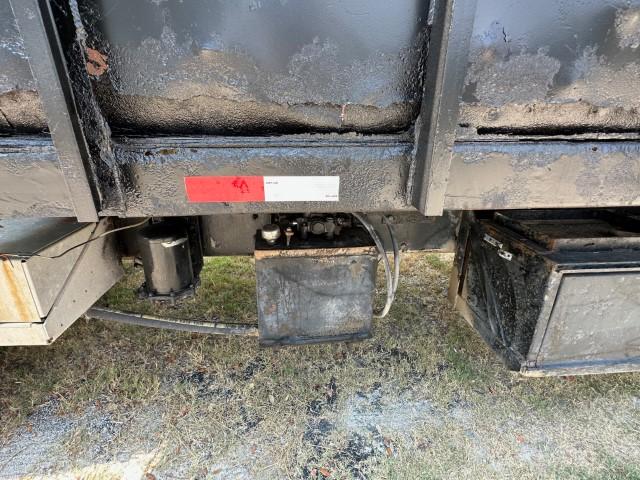 2001 Freightliner single axle refuse dump truck