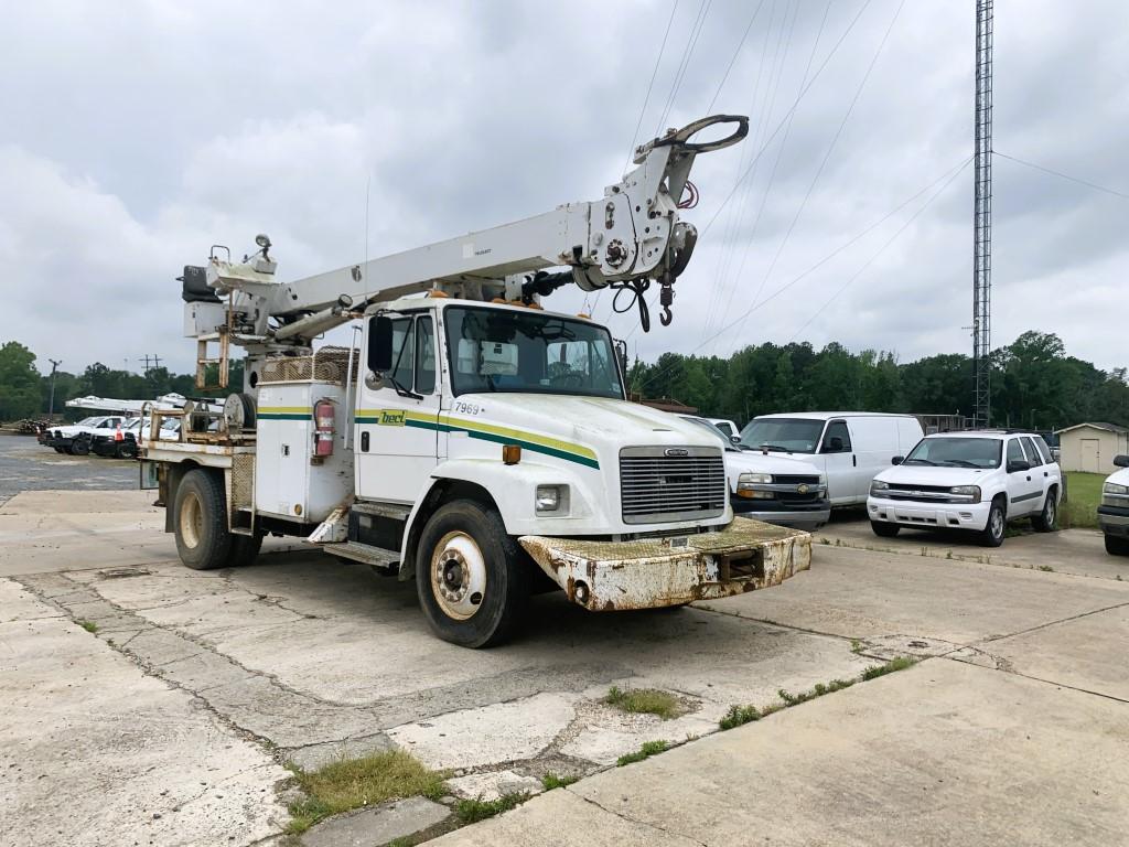 1999 Freightliner Fl70 series single axle derrick