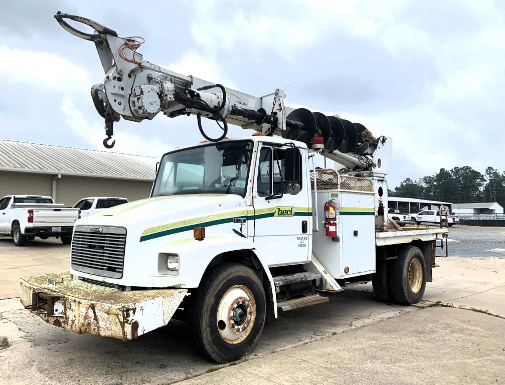 1999 Freightliner Fl70 series single axle derrick