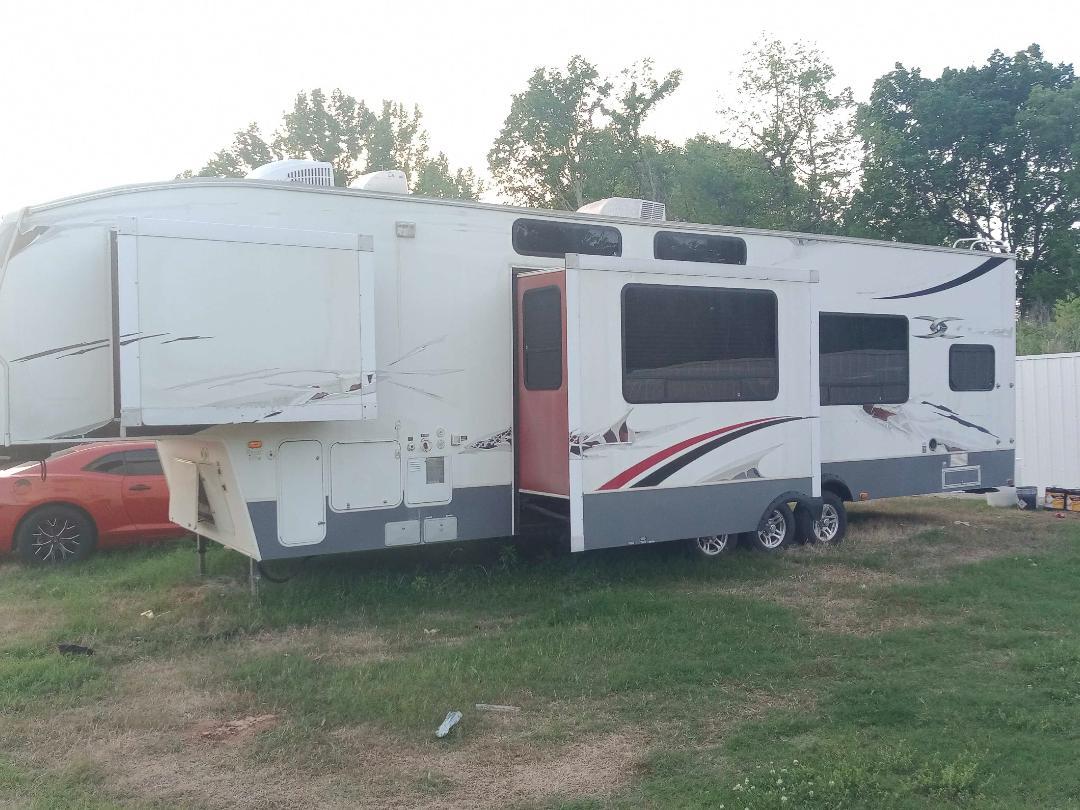 2008 Keystone Fusion 5th wheel camper