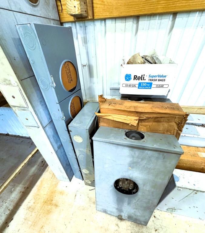 (8) 400 Amp meter bases w/hubs, (3) Multigang