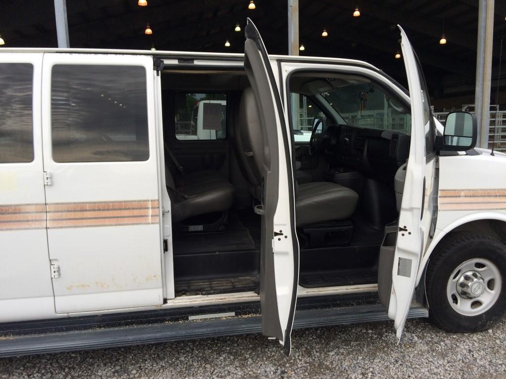 2014 Chevy Express passenger van INOP