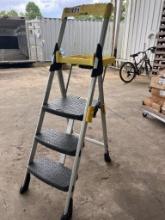 Cosco aluminum 3 step holding ladder