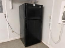 GE refridgerator/ freezer (black)