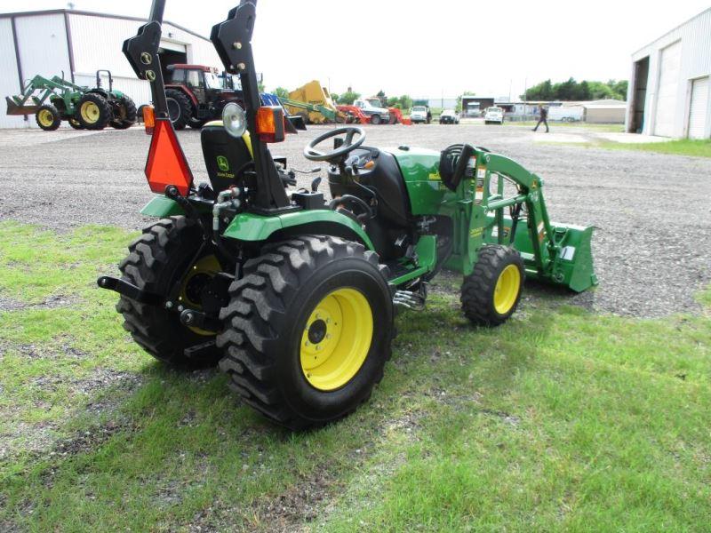 John Deere 2720 with loader SN 1LV2720HHCH511477