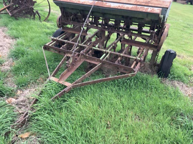 Antique Drill VB Box No-Till Coulters